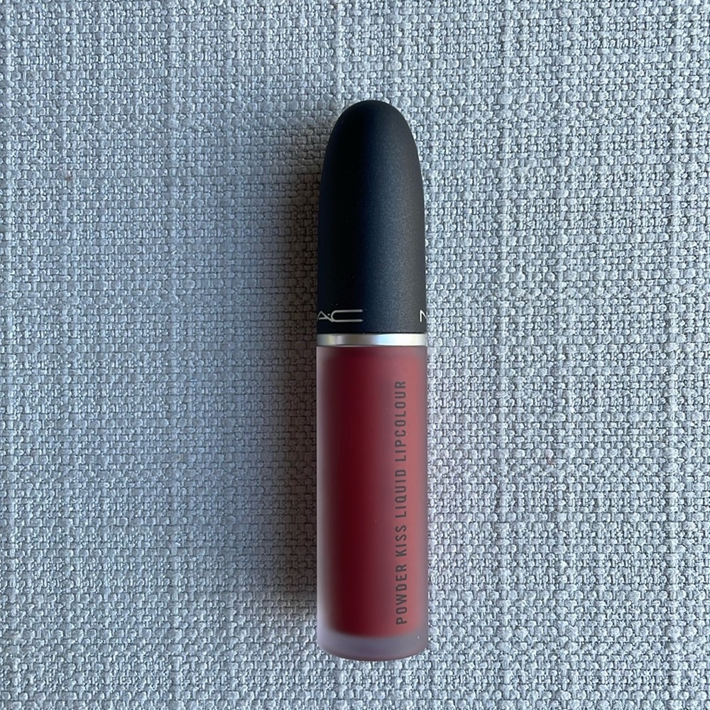 MAC POWDER KISS LIQUID LIPCOLOUR- devoted to chili